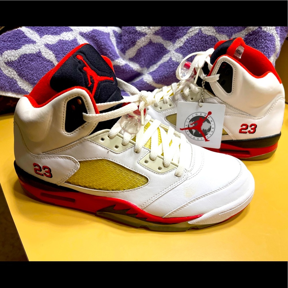 Jordan 5 Retro Red. Never worn, perfect, size 10